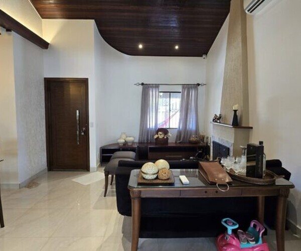 Casa – Condomínio Altos da Serra - F