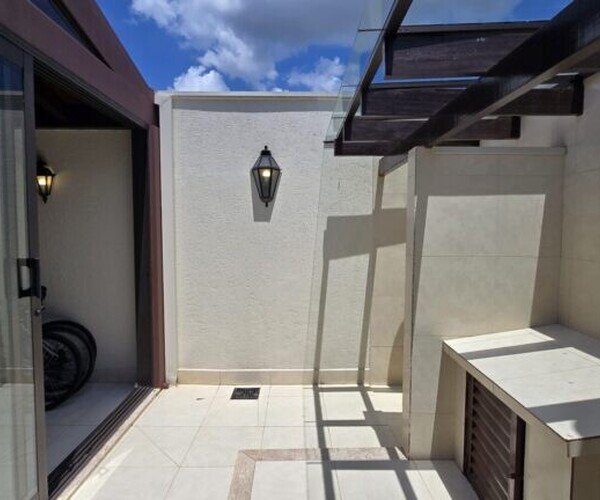 Casa – Condomínio Altos da Serra - F