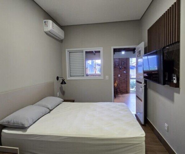 Casa – Bairro Bom Clima - F