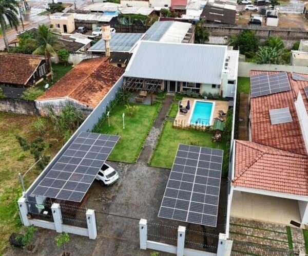 Casa – Bairro Bom Clima - F