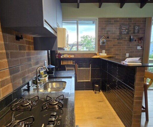 Casa – Bairro Bom Clima - F